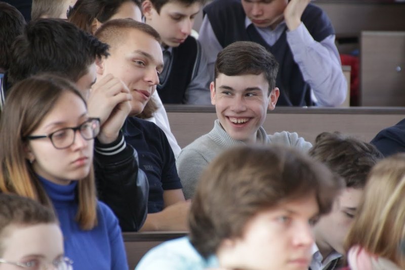 Фото к Около 4000 калининградцев стали участниками Фестиваля популярной науки «Грани будущего: рисует Калининград»