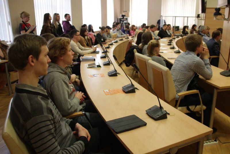 Фото к Около 4000 калининградцев стали участниками Фестиваля популярной науки «Грани будущего: рисует Калининград»